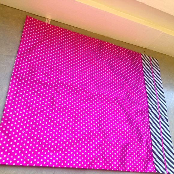 American Girl hot pink and black diagonal stripe bedspread - Picture 1 of 7